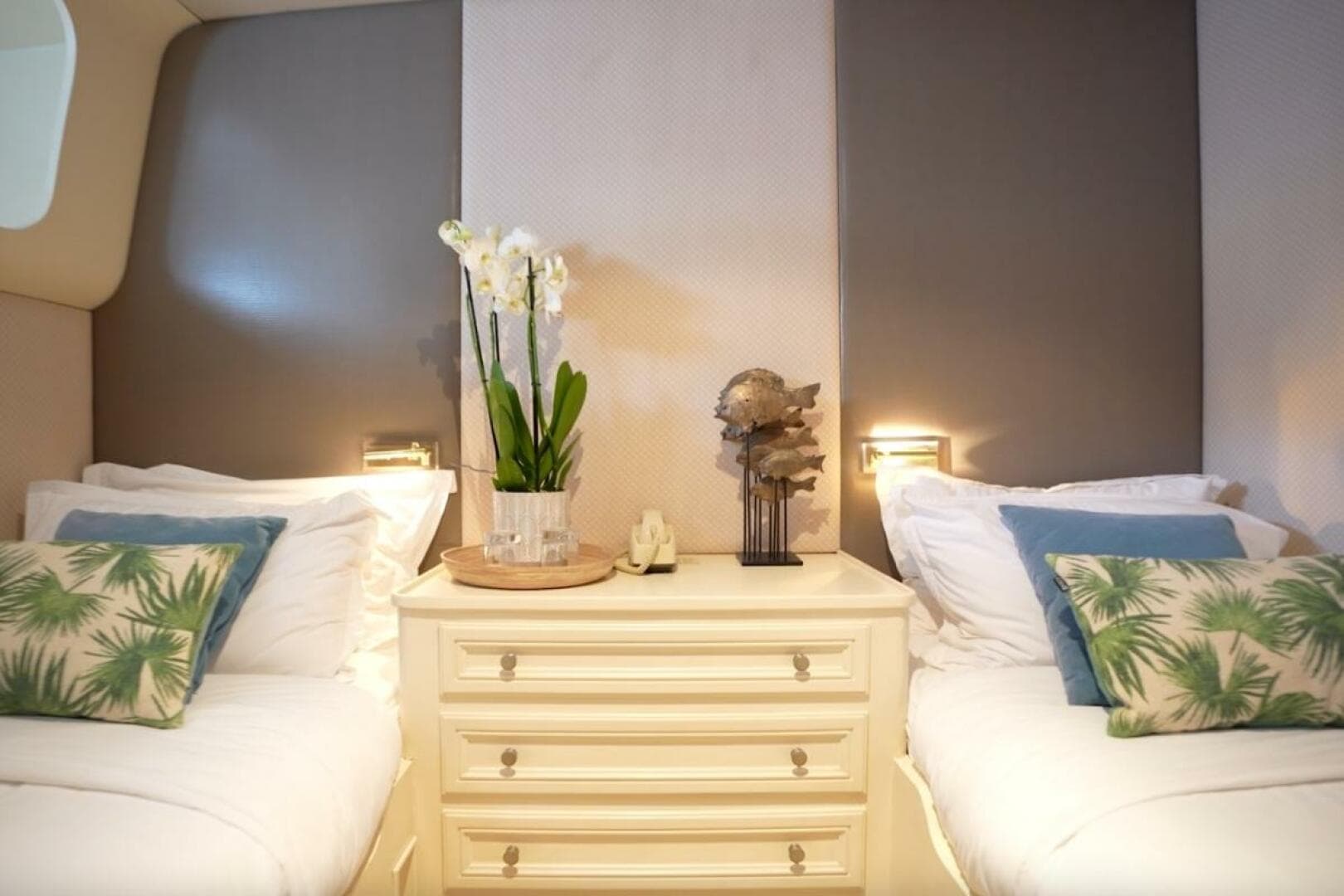 1976 Crn 36 — photo 24