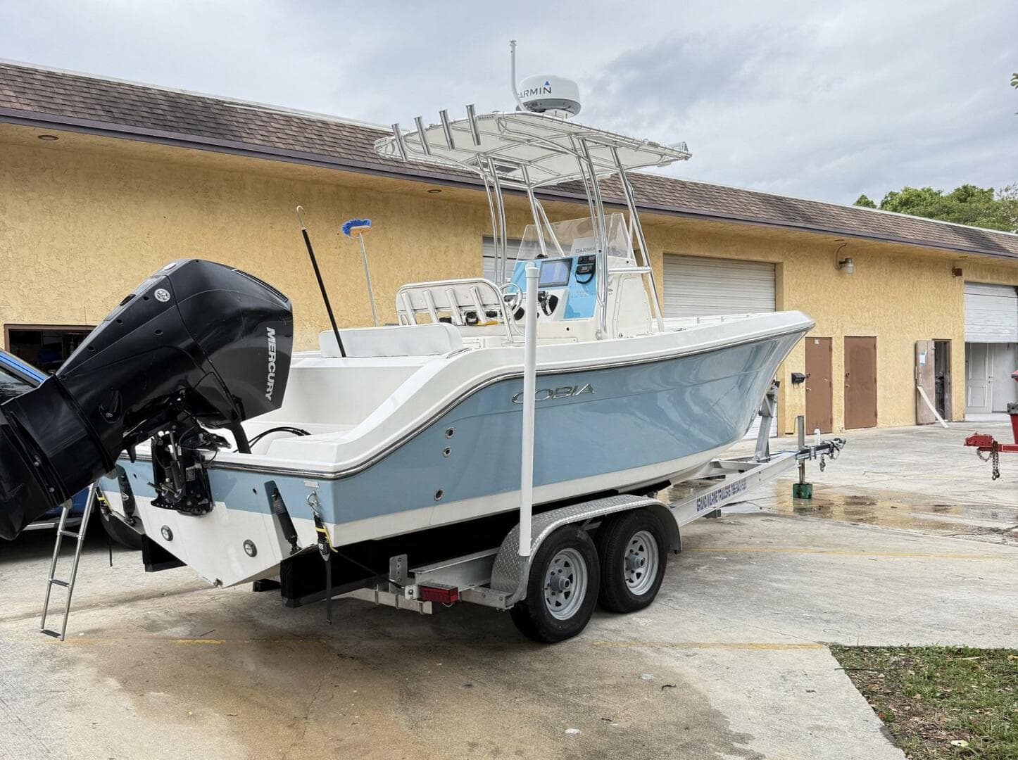 2020 Cobia 237 Center Console — photo 3