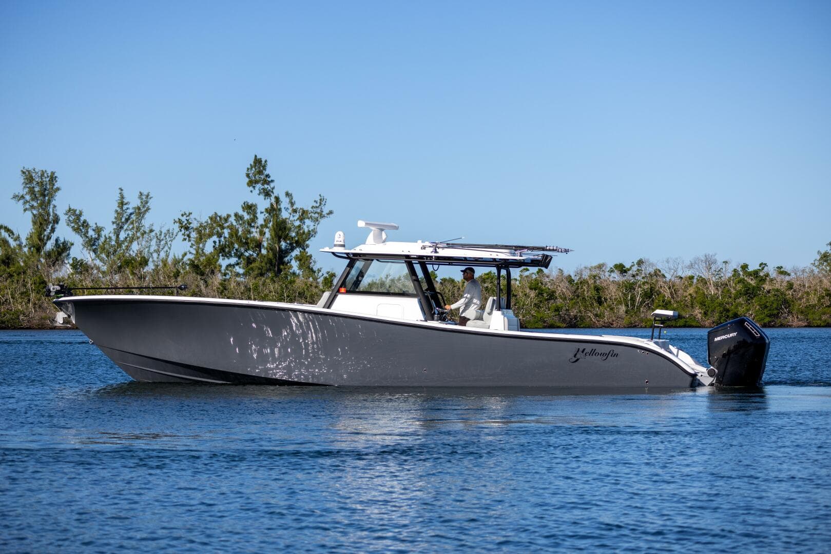 2023 Yellowfin 42 Offshore — photo 3
