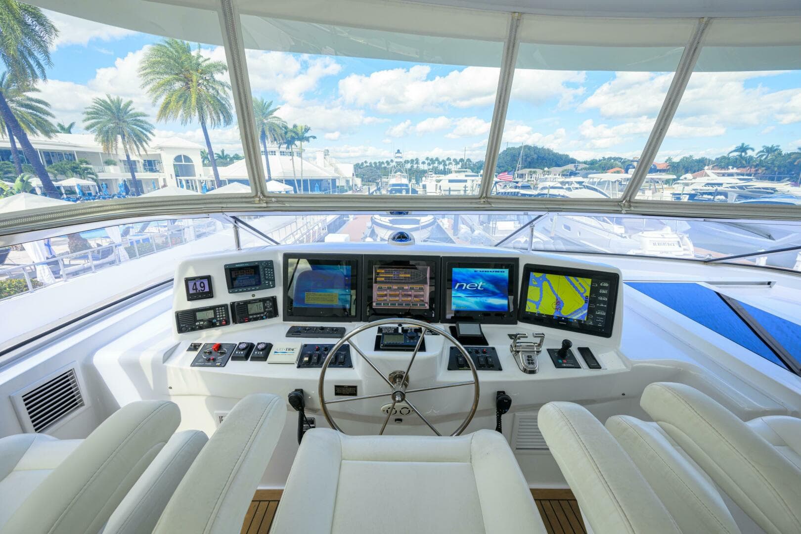 2006 Hatteras 80 — photo 28