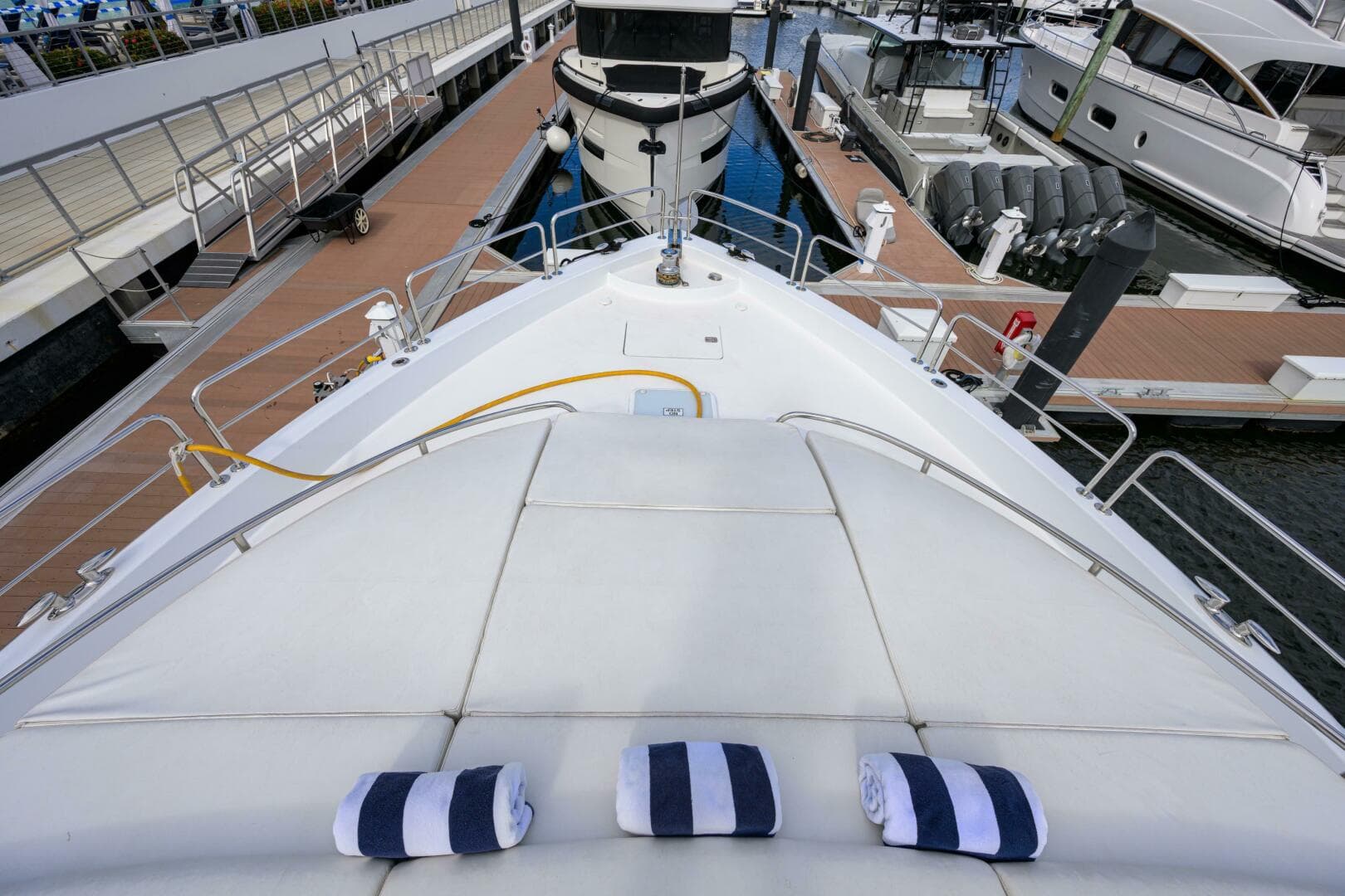 2006 Hatteras 80 — photo 23