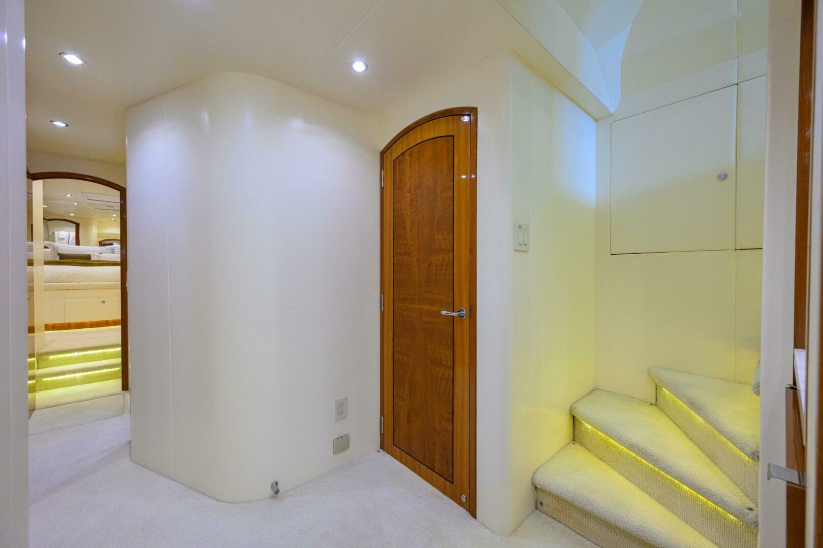 2006 Hatteras 80 — photo 12