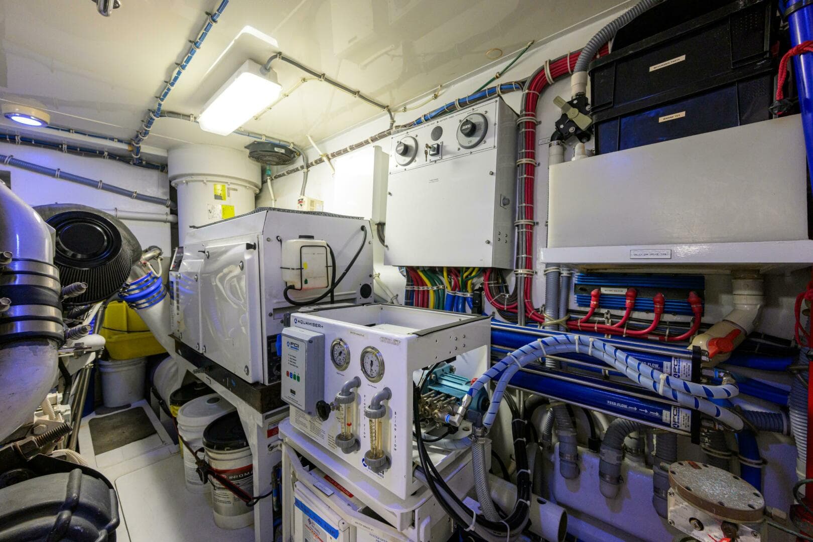 2006 Hatteras 80 — photo 32