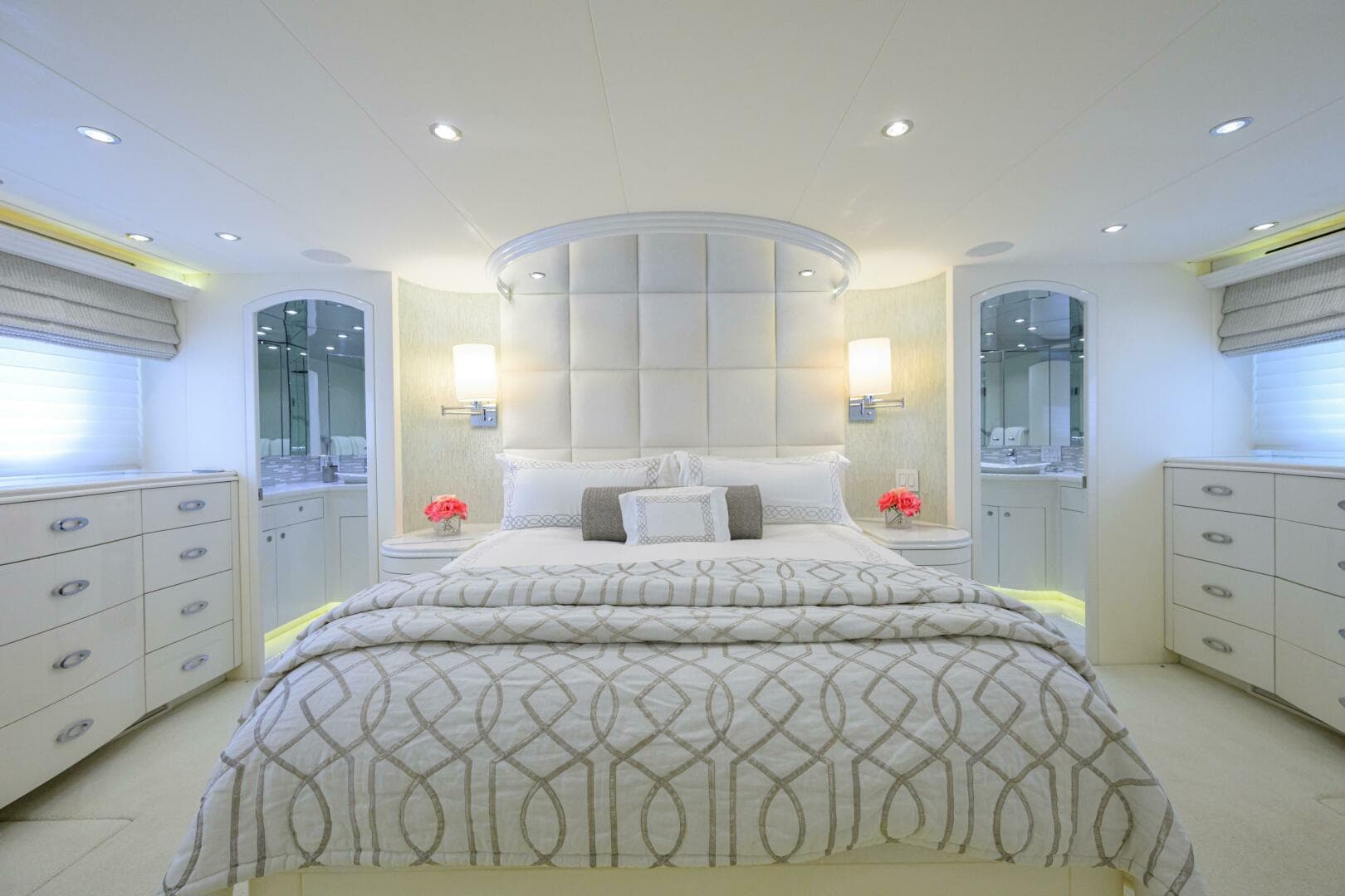 2006 Hatteras 80 — photo 13