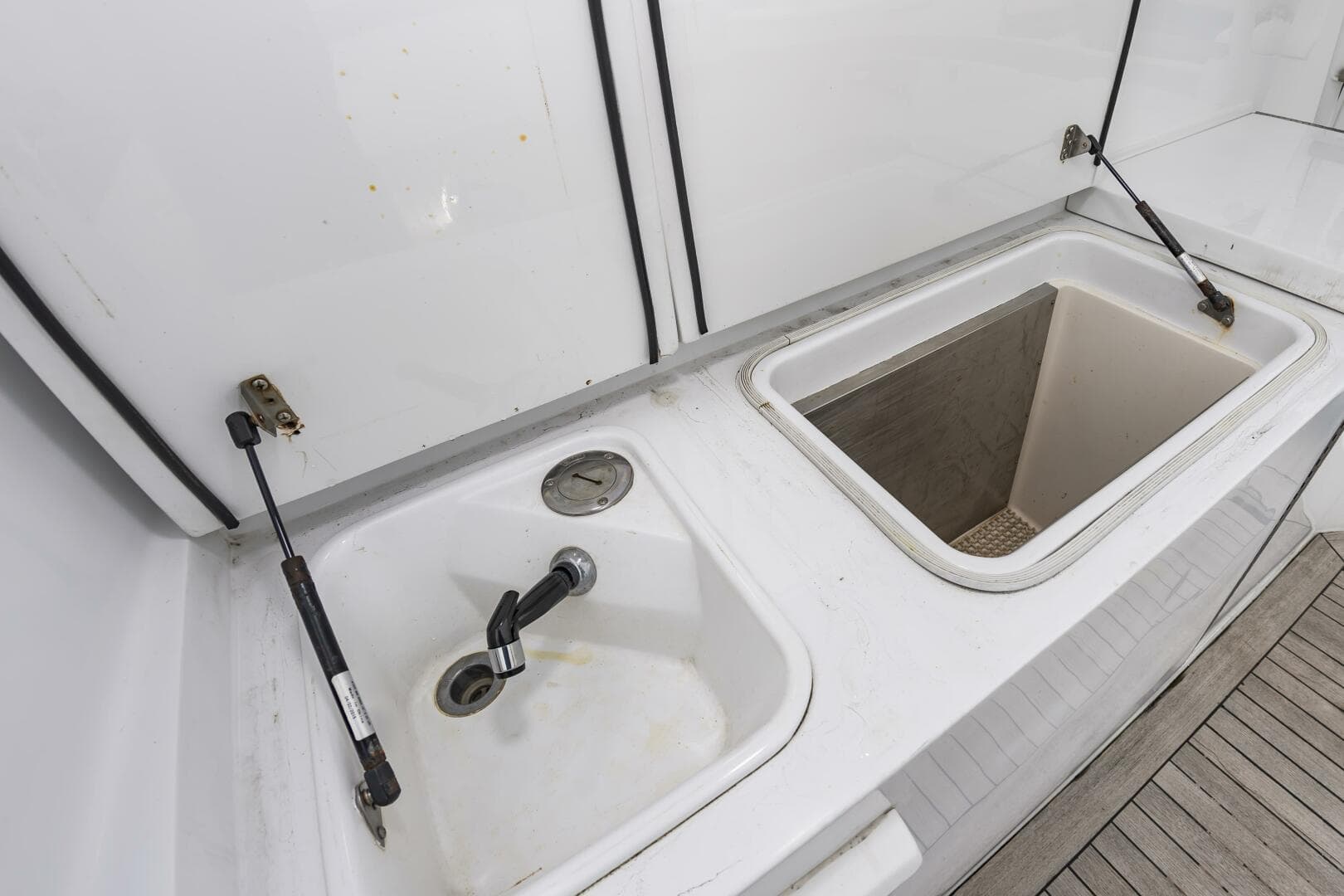 2001 Ocean Yachts 52 Super Sport — photo 18