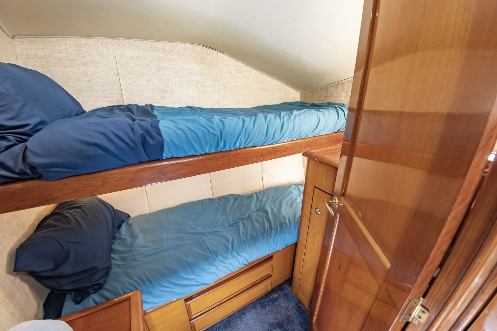 2001 Ocean Yachts 52 Super Sport — photo 46