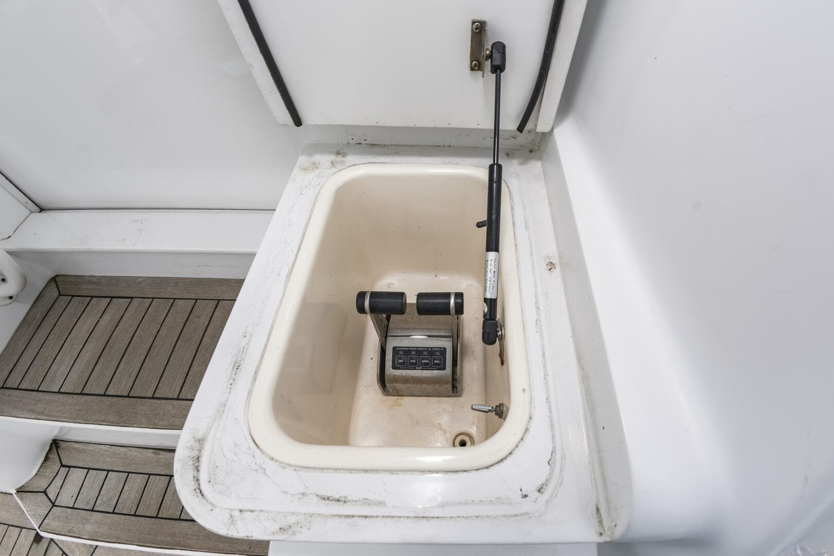 2001 Ocean Yachts 52 Super Sport — photo 19