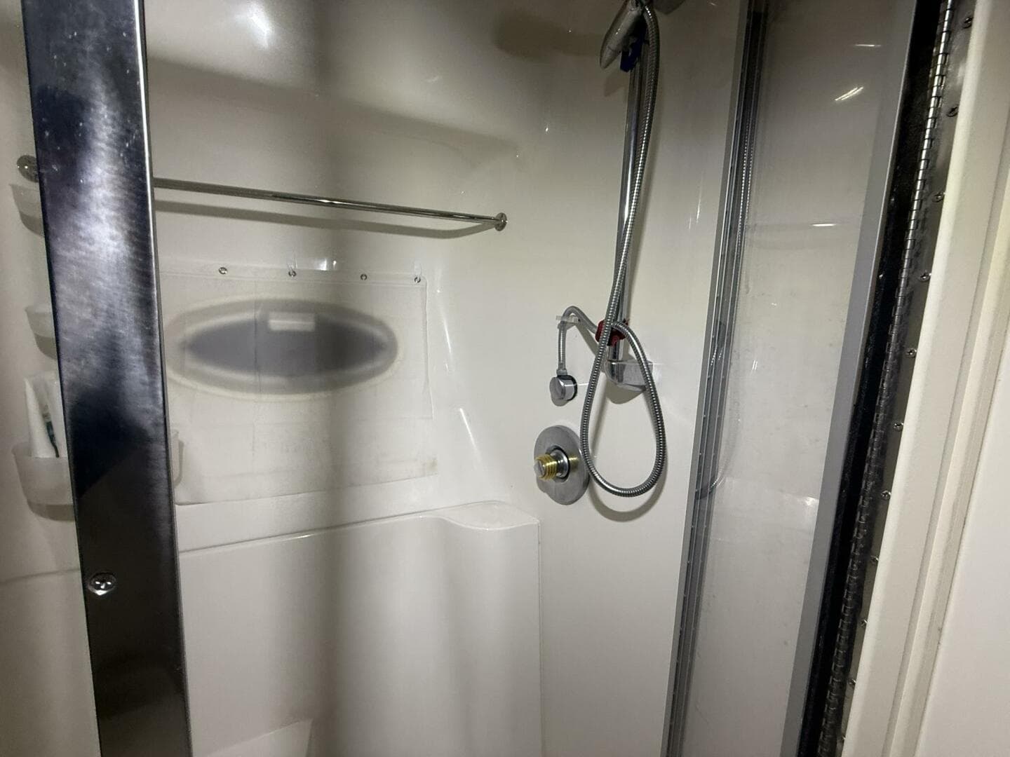 2004 Carver 460 Voyager — photo 21