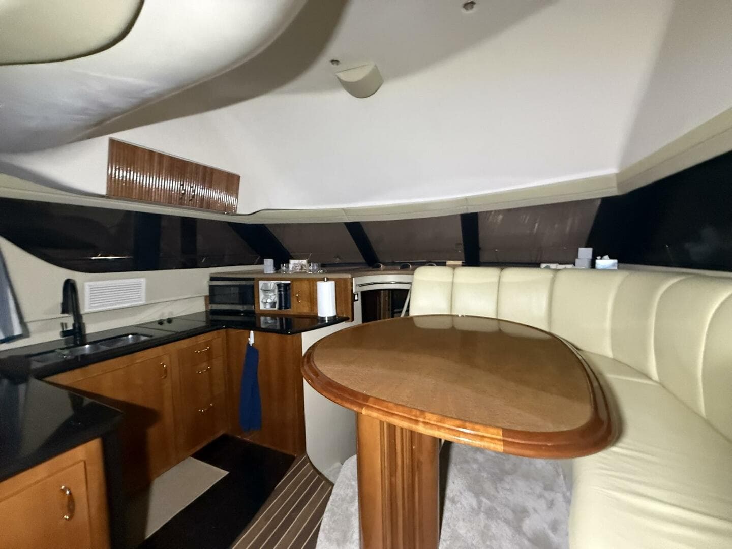 2004 Carver 460 Voyager — photo 12