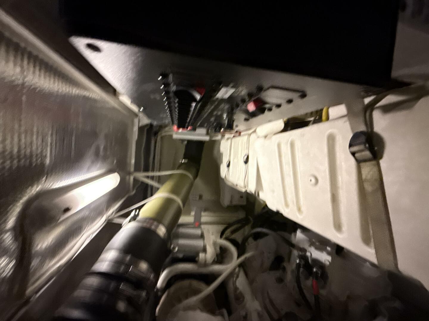 2004 Carver 460 Voyager — photo 105