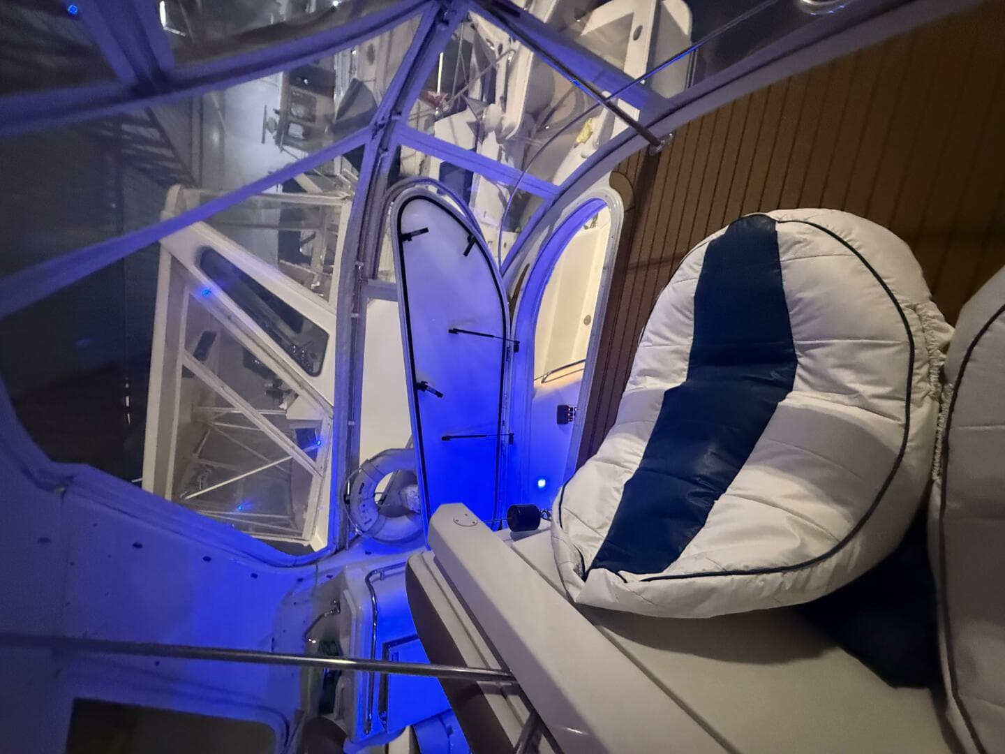 2004 Carver 460 Voyager — photo 137