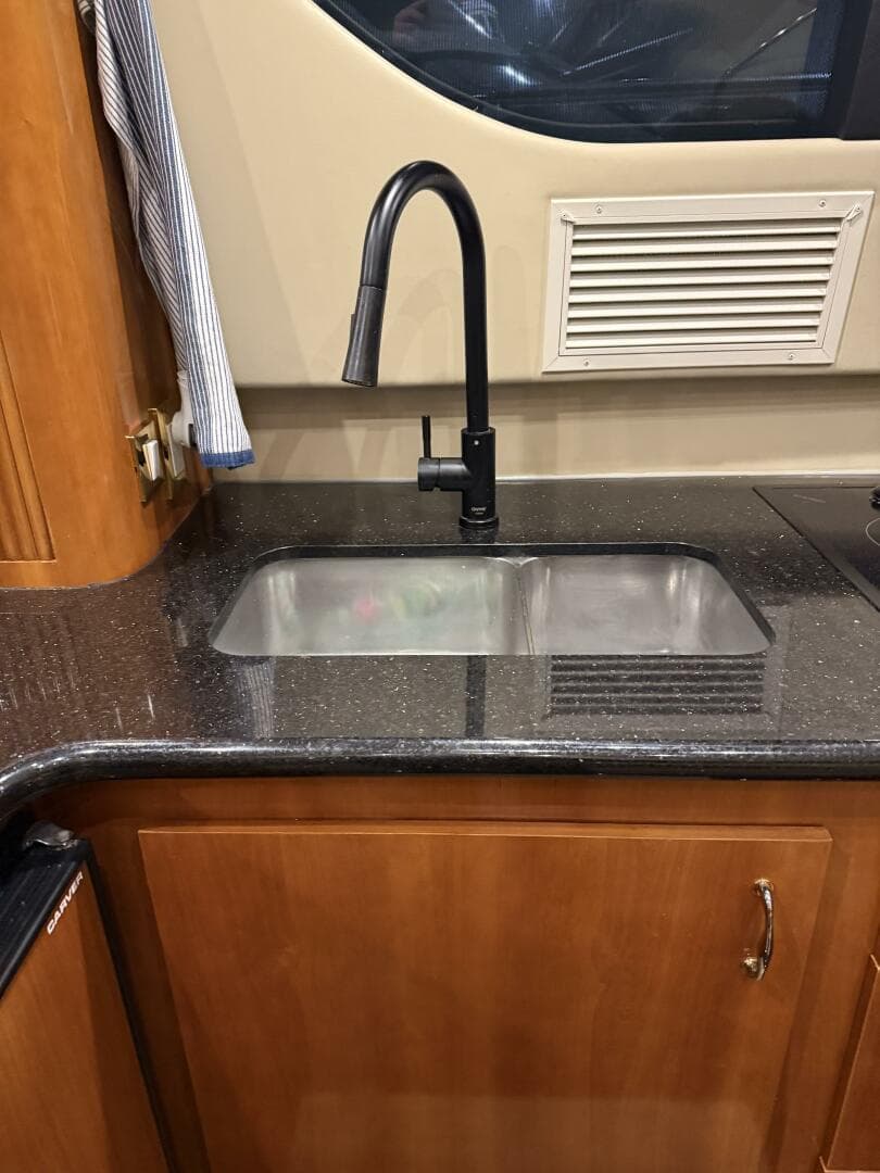 2004 Carver 460 Voyager — photo 62