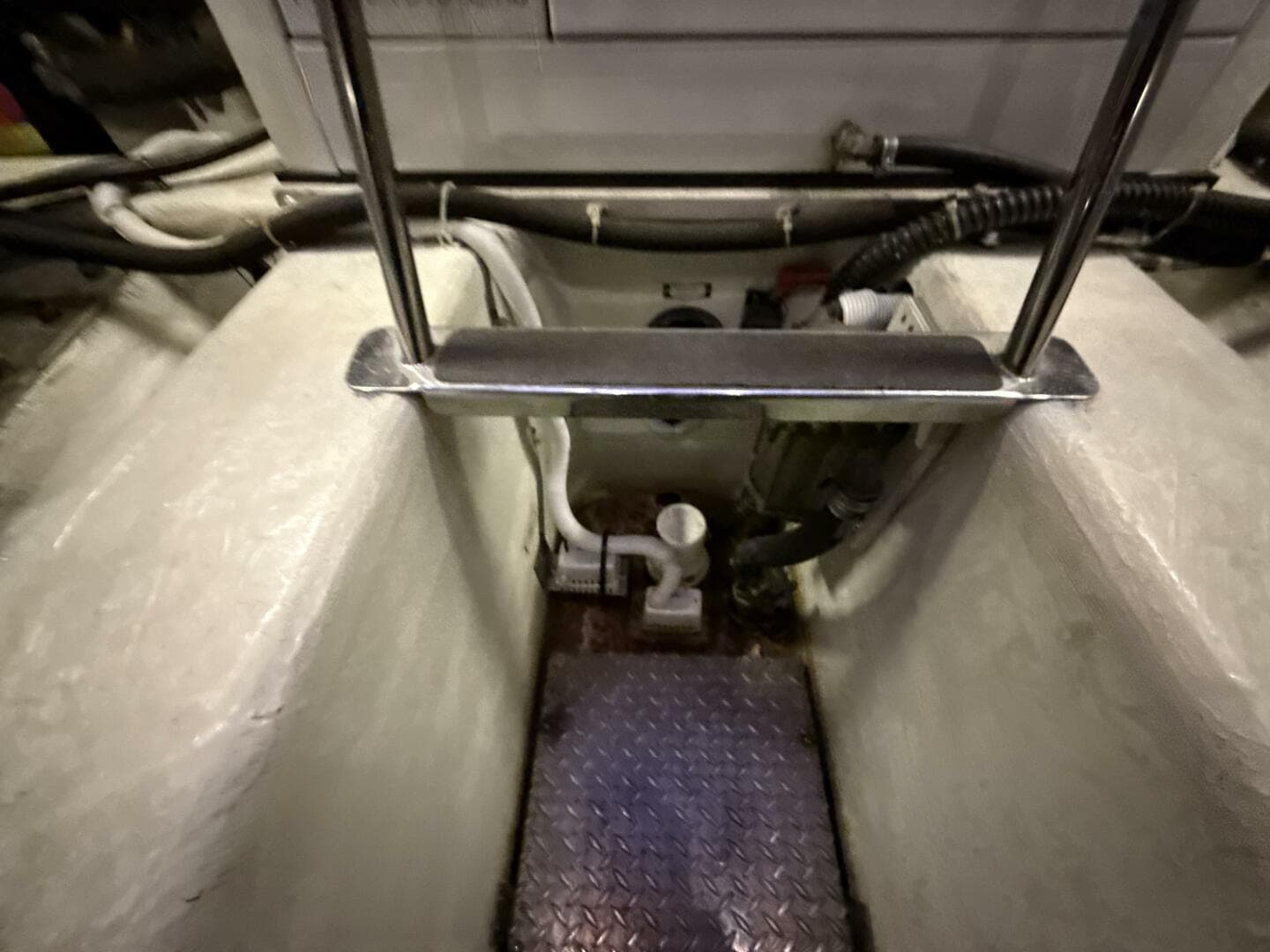 2004 Carver 460 Voyager — photo 77