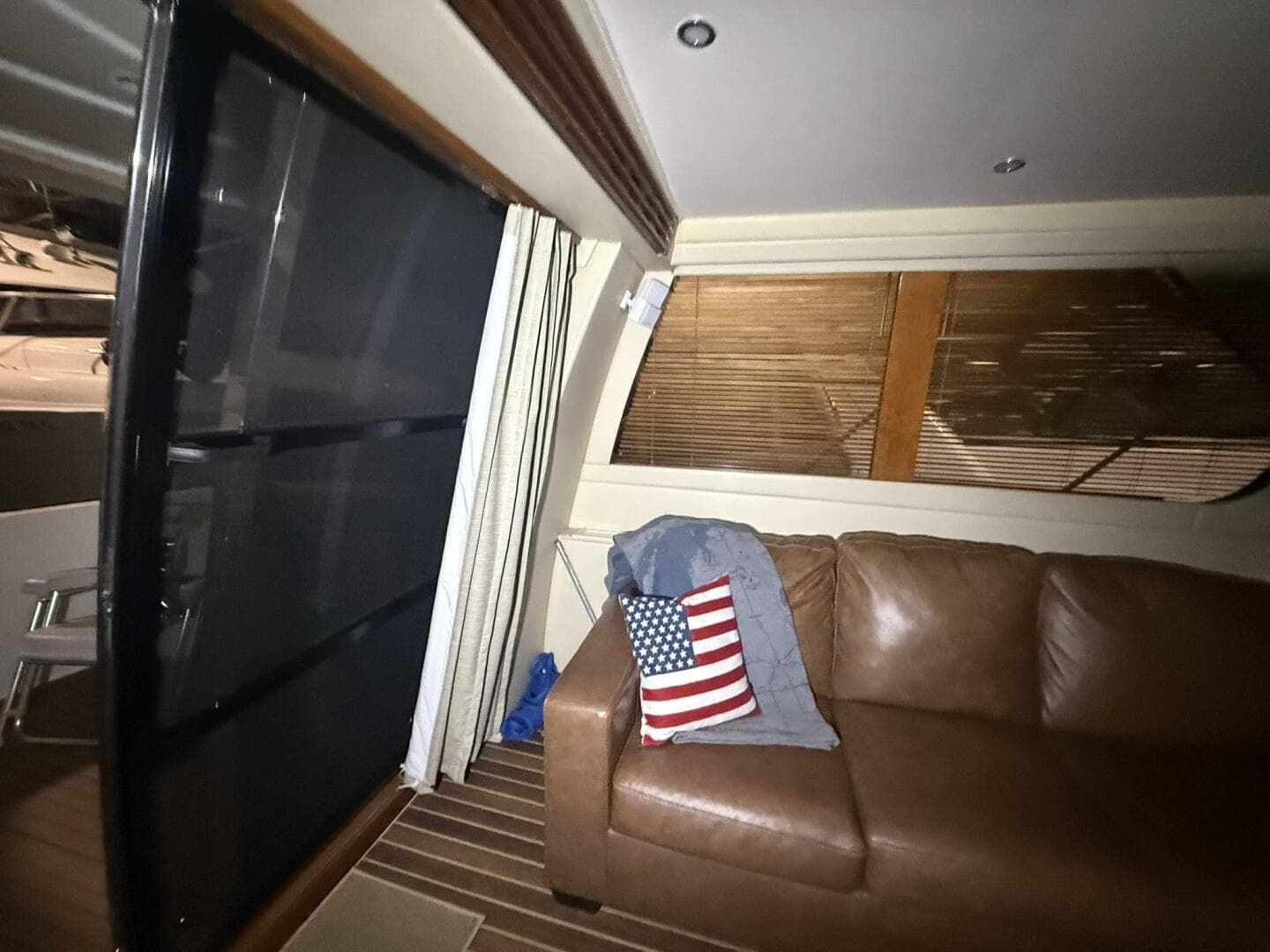 2004 Carver 460 Voyager — photo 51