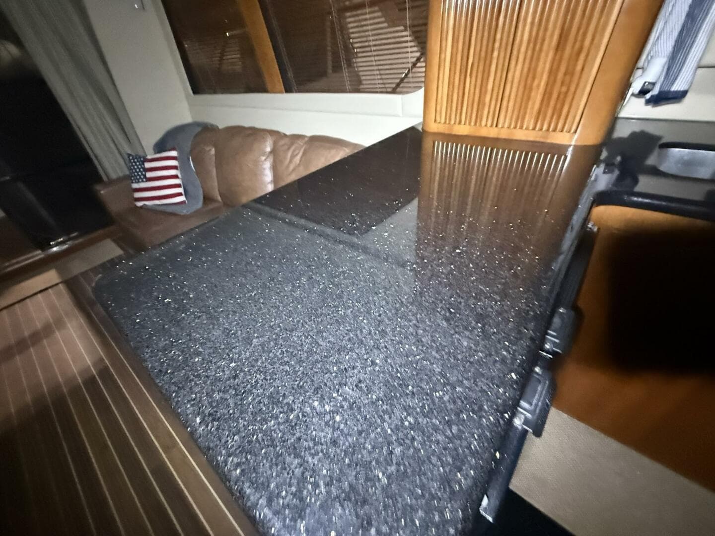 2004 Carver 460 Voyager — photo 43