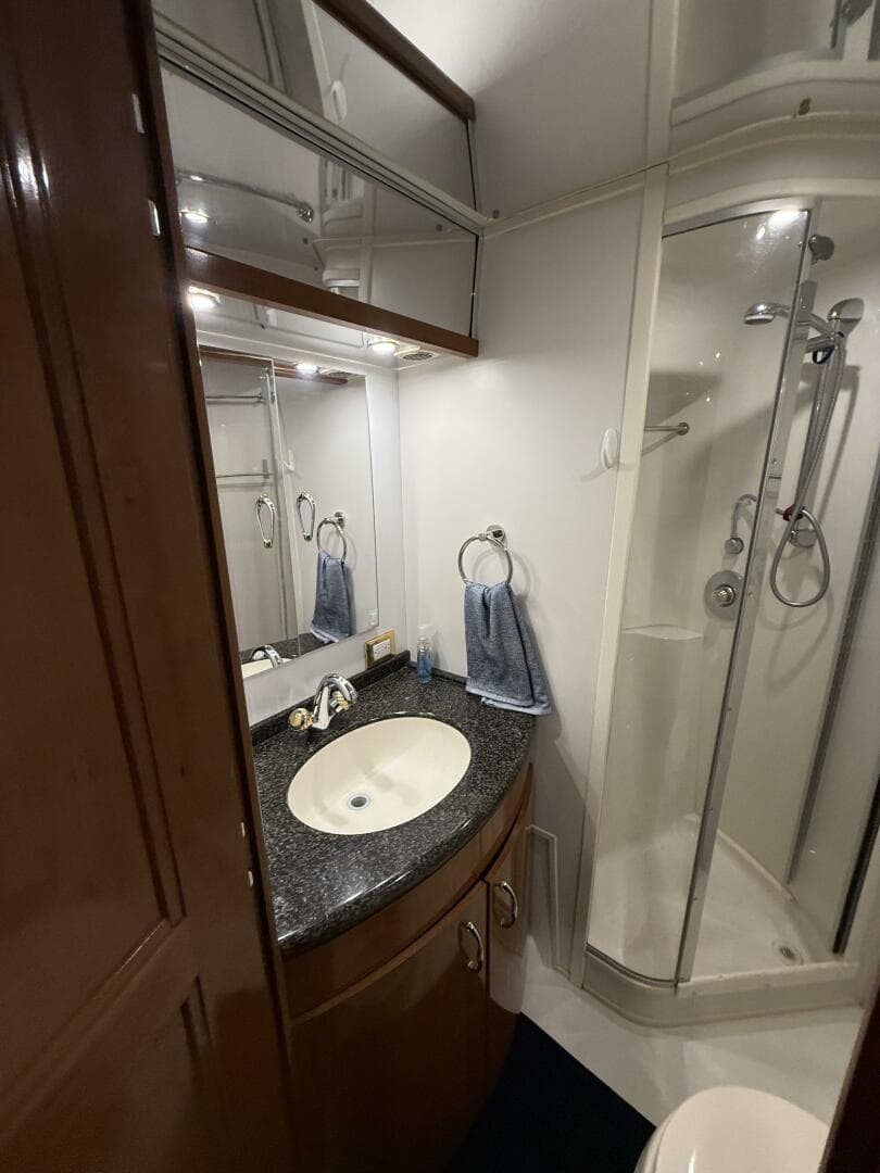 2004 Carver 460 Voyager — photo 69