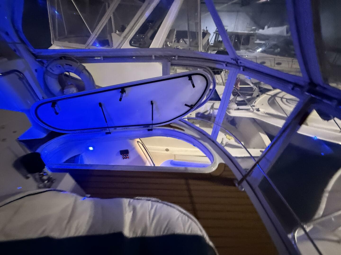 2004 Carver 460 Voyager — photo 131