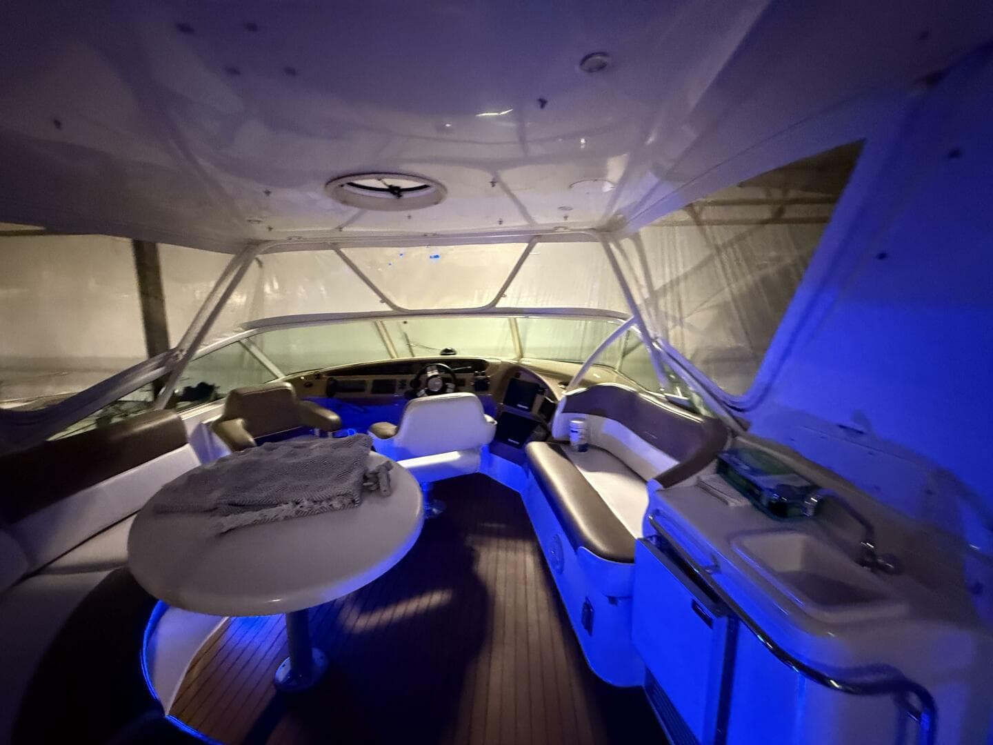 2004 Carver 460 Voyager — photo 6