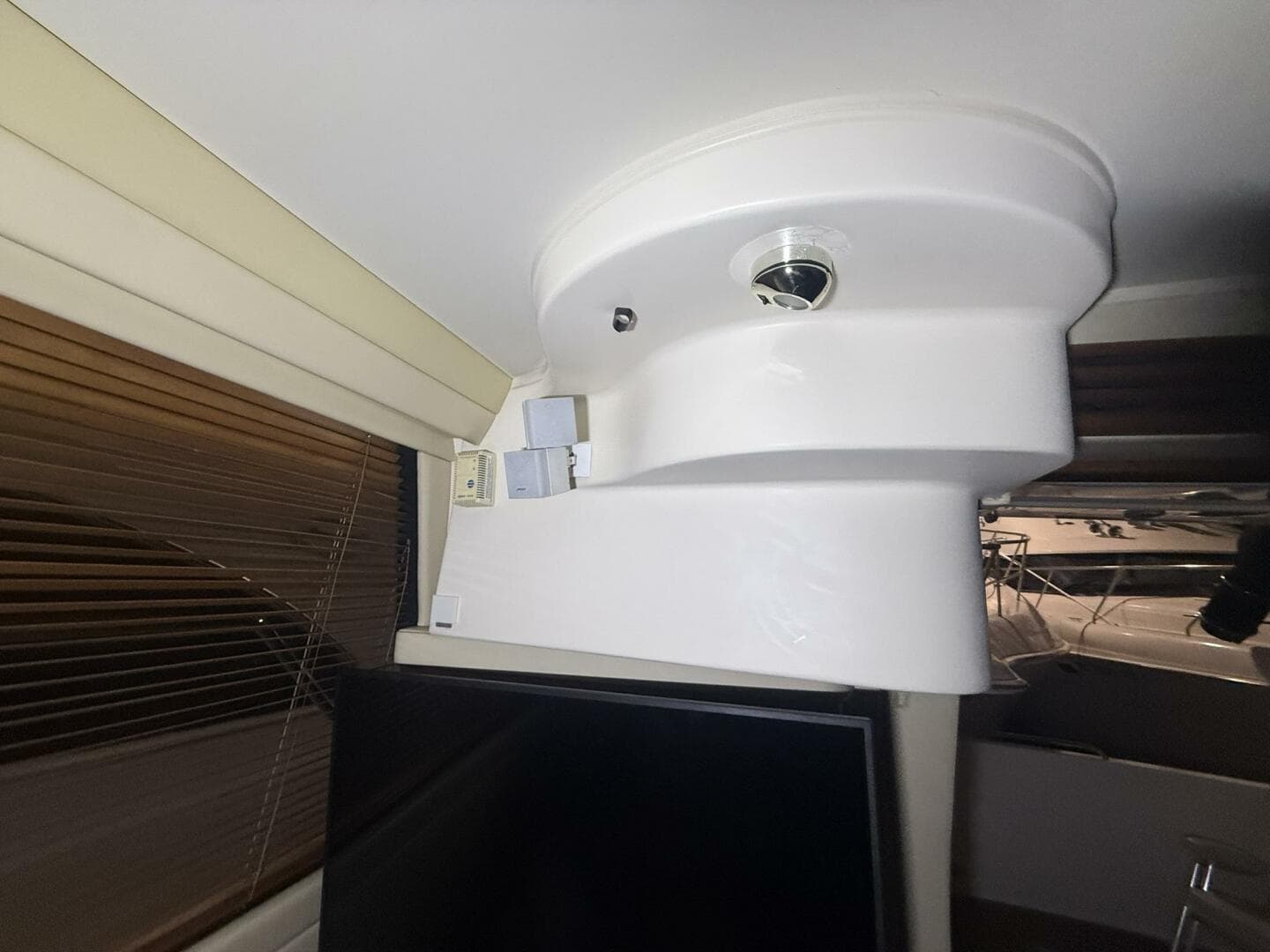 2004 Carver 460 Voyager — photo 49