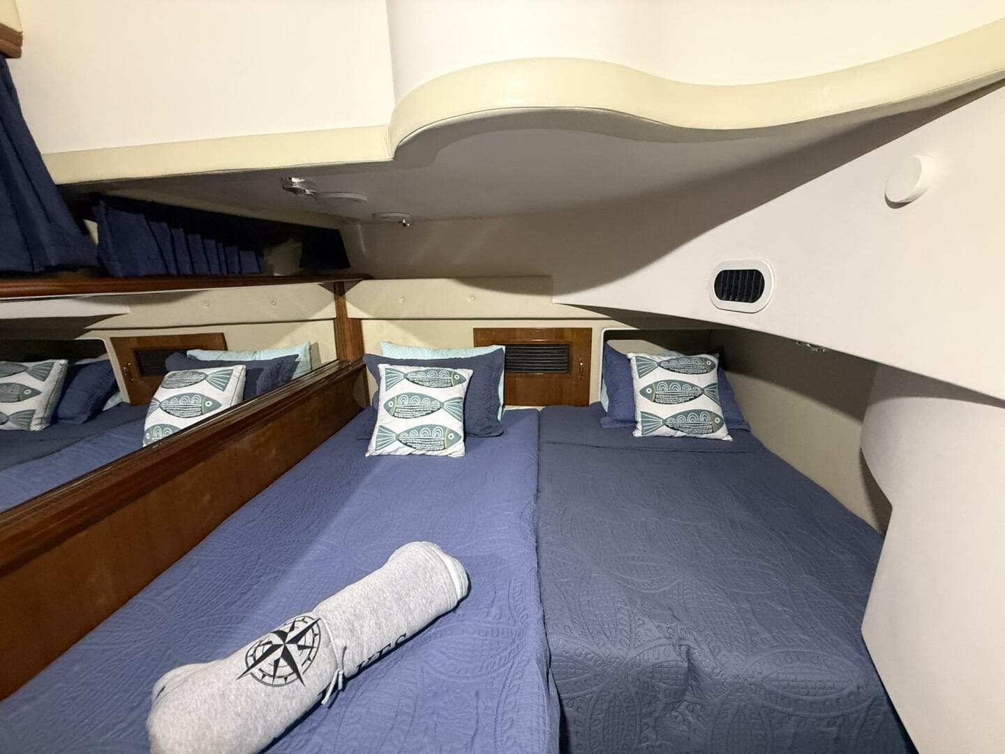 2004 Carver 460 Voyager — photo 33