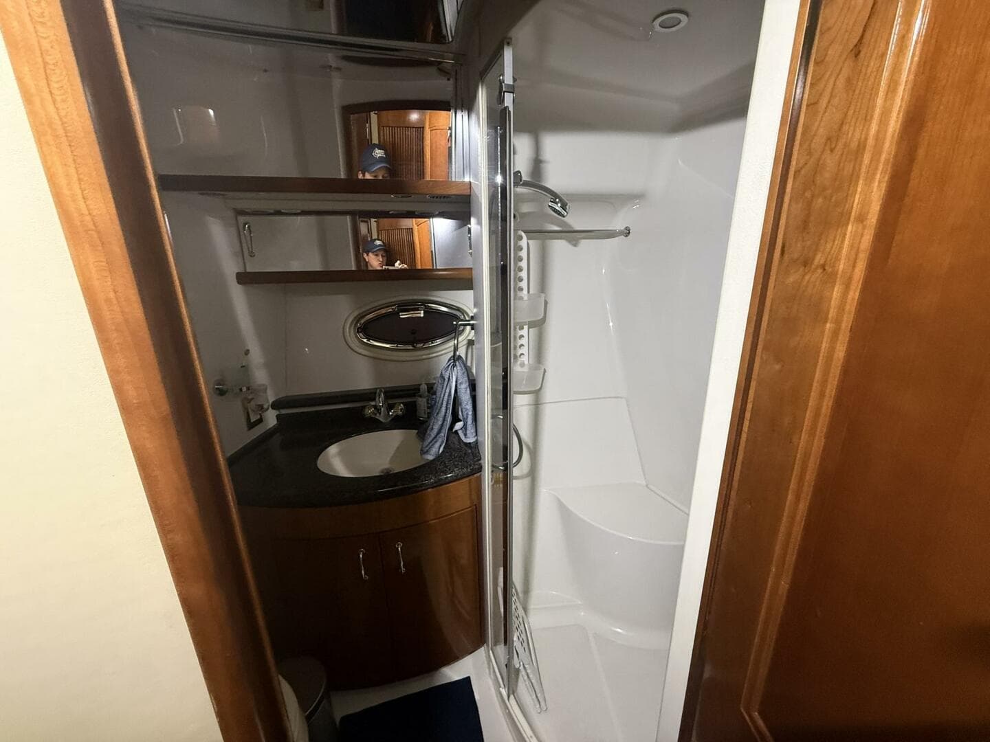 2004 Carver 460 Voyager — photo 25