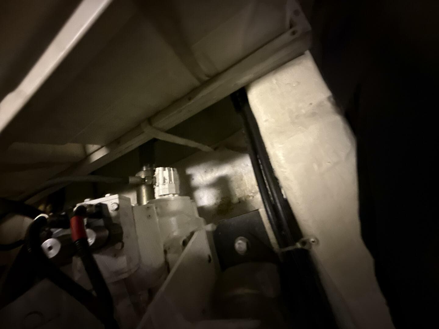 2004 Carver 460 Voyager — photo 82