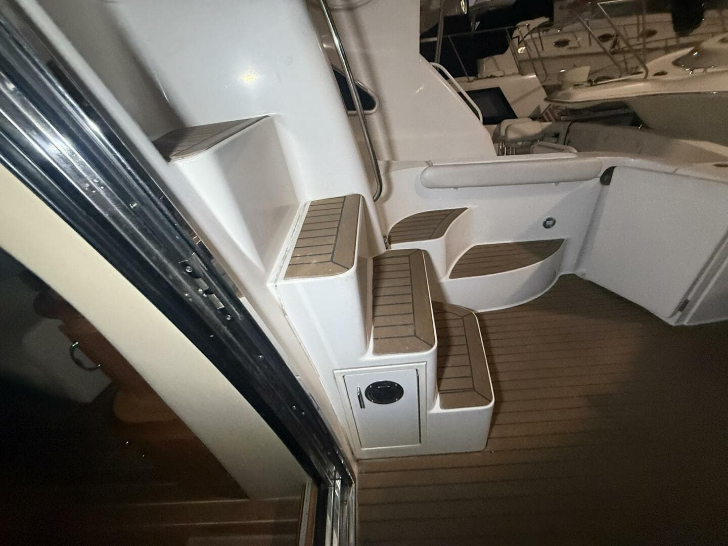 2004 Carver 460 Voyager — photo 53