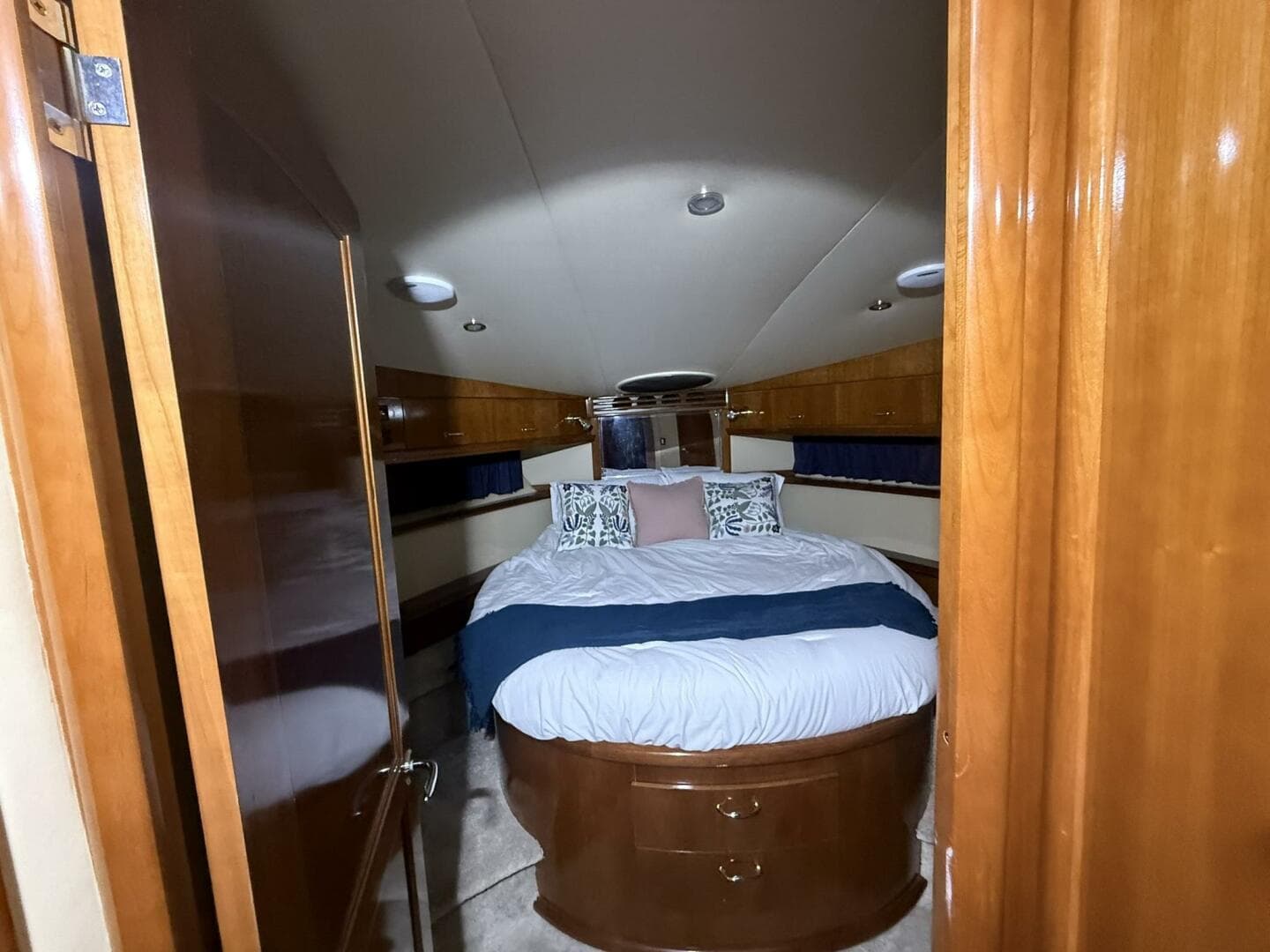 2004 Carver 460 Voyager — photo 14