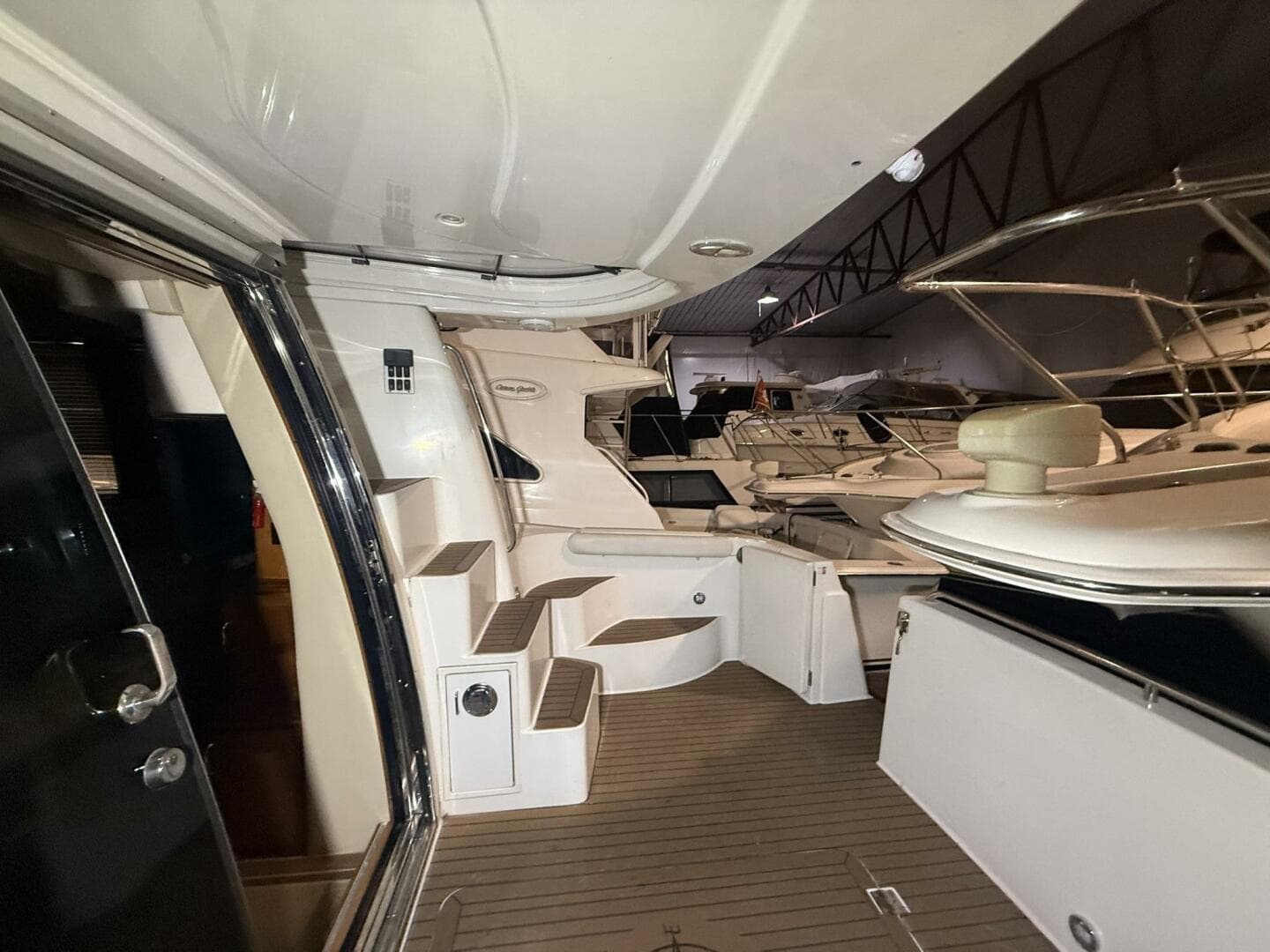 2004 Carver 460 Voyager — photo 8