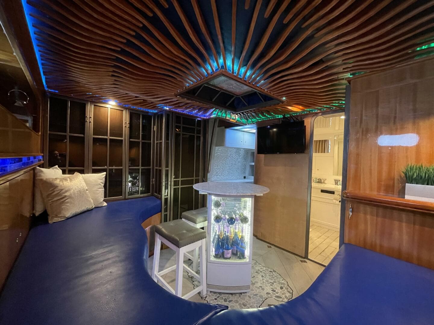 1999 Horizon 70 — photo 36