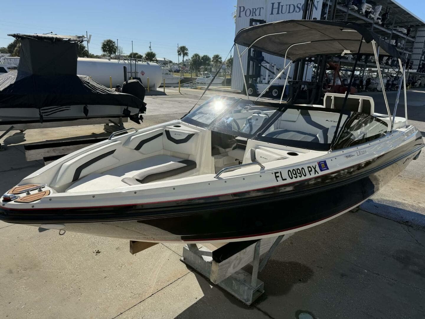 2015 Larson LX 225S IO — photo 4