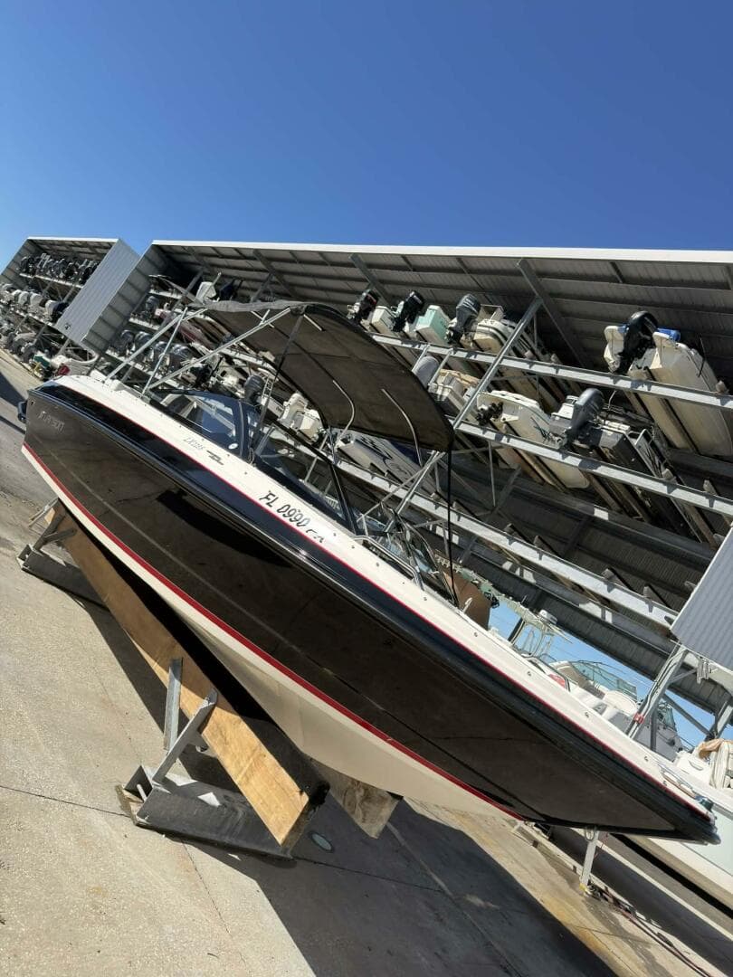 2015 Larson LX 225S IO — photo 9