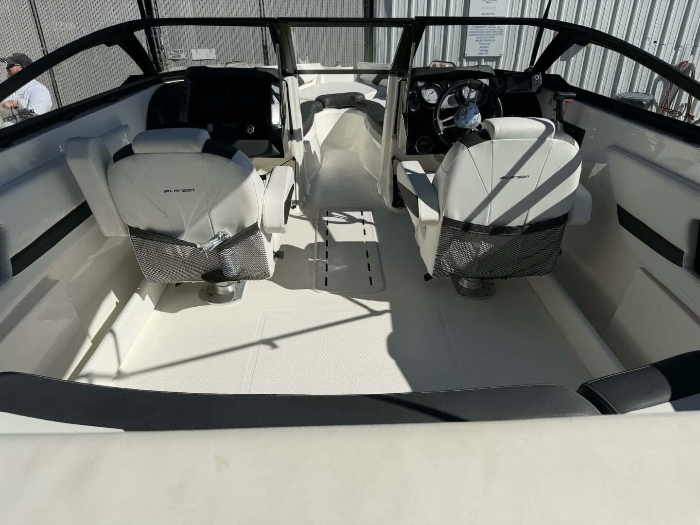 2015 Larson LX 225S IO — photo 12