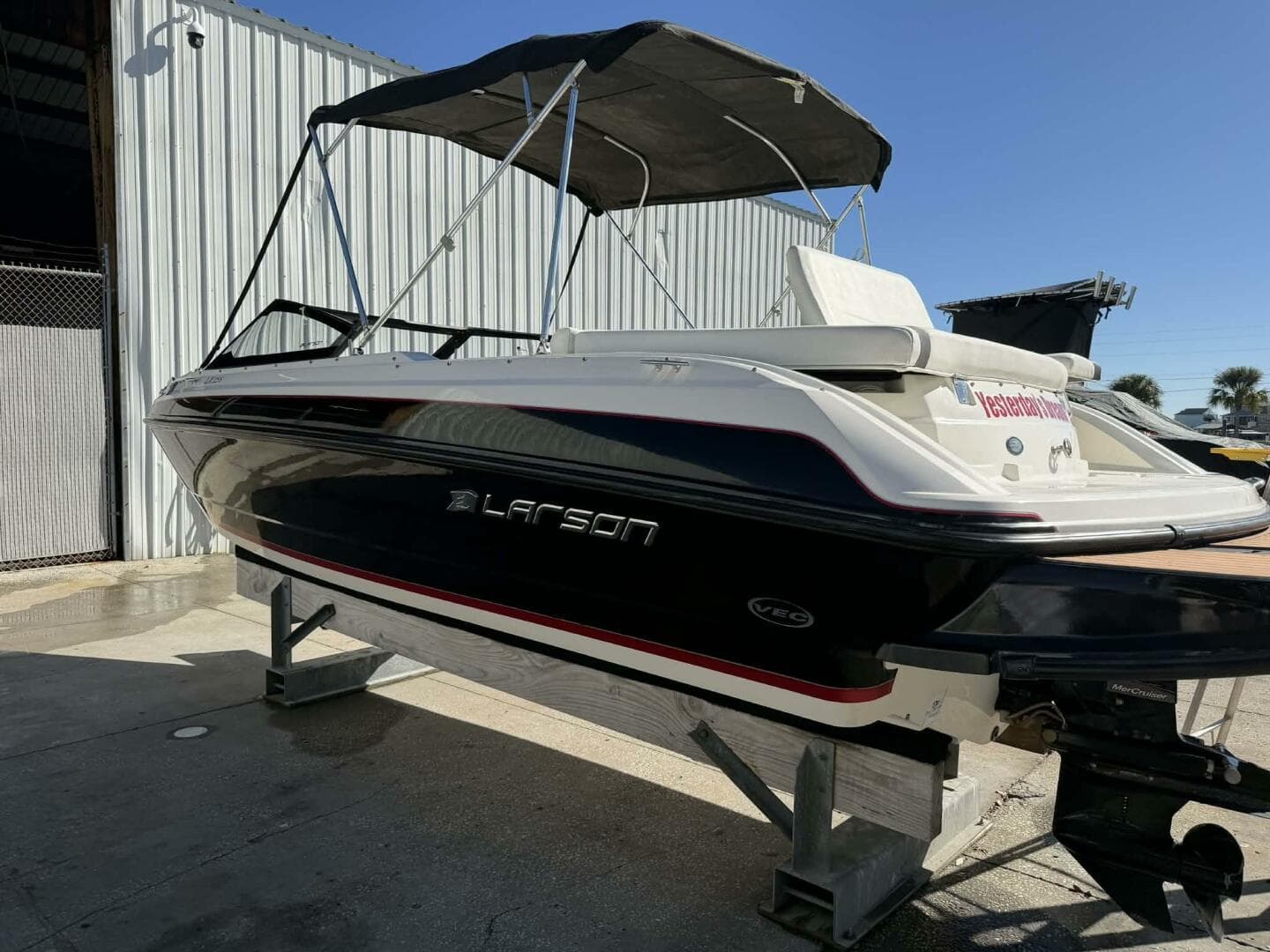 2015 Larson LX 225S IO — photo 11