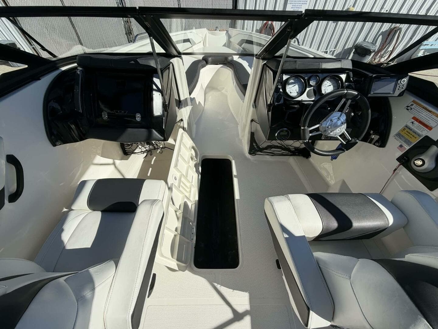 2015 Larson LX 225S IO — photo 14