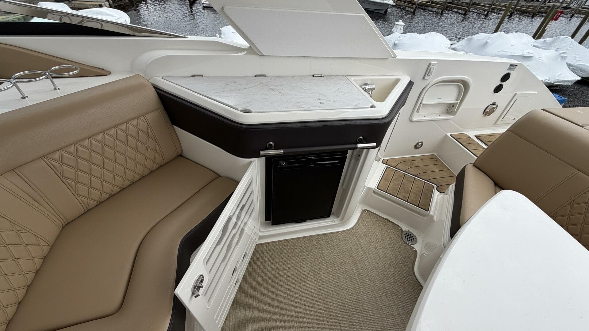 2023 Sea Ray Slx 310 OB — photo 14