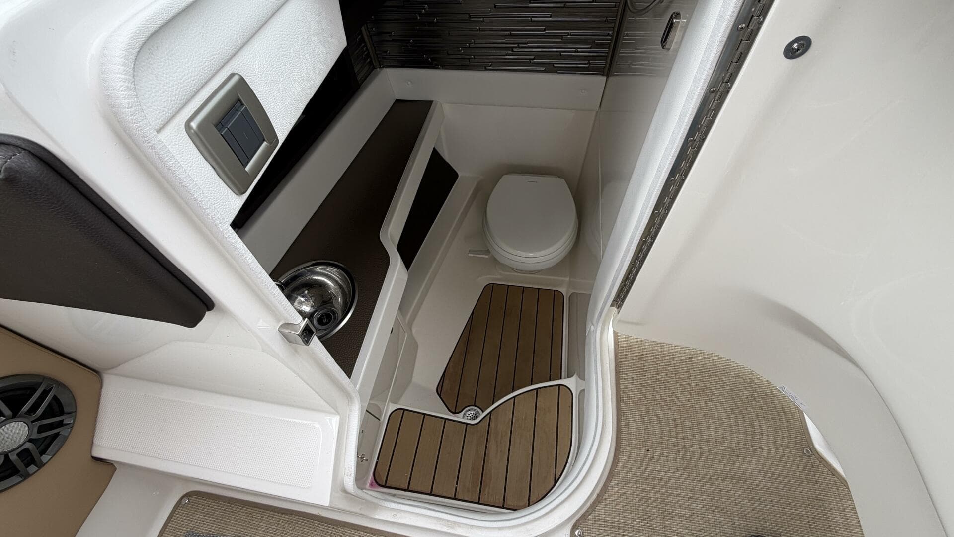 2023 Sea Ray Slx 310 OB — photo 13