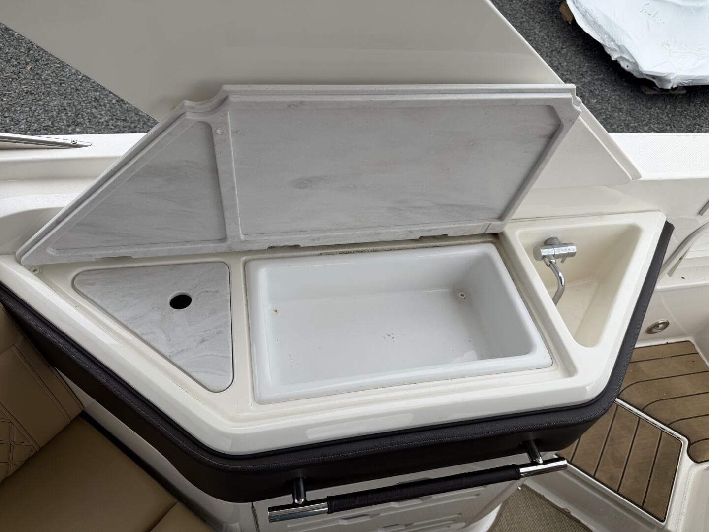 2023 Sea Ray Slx 310 OB — photo 15