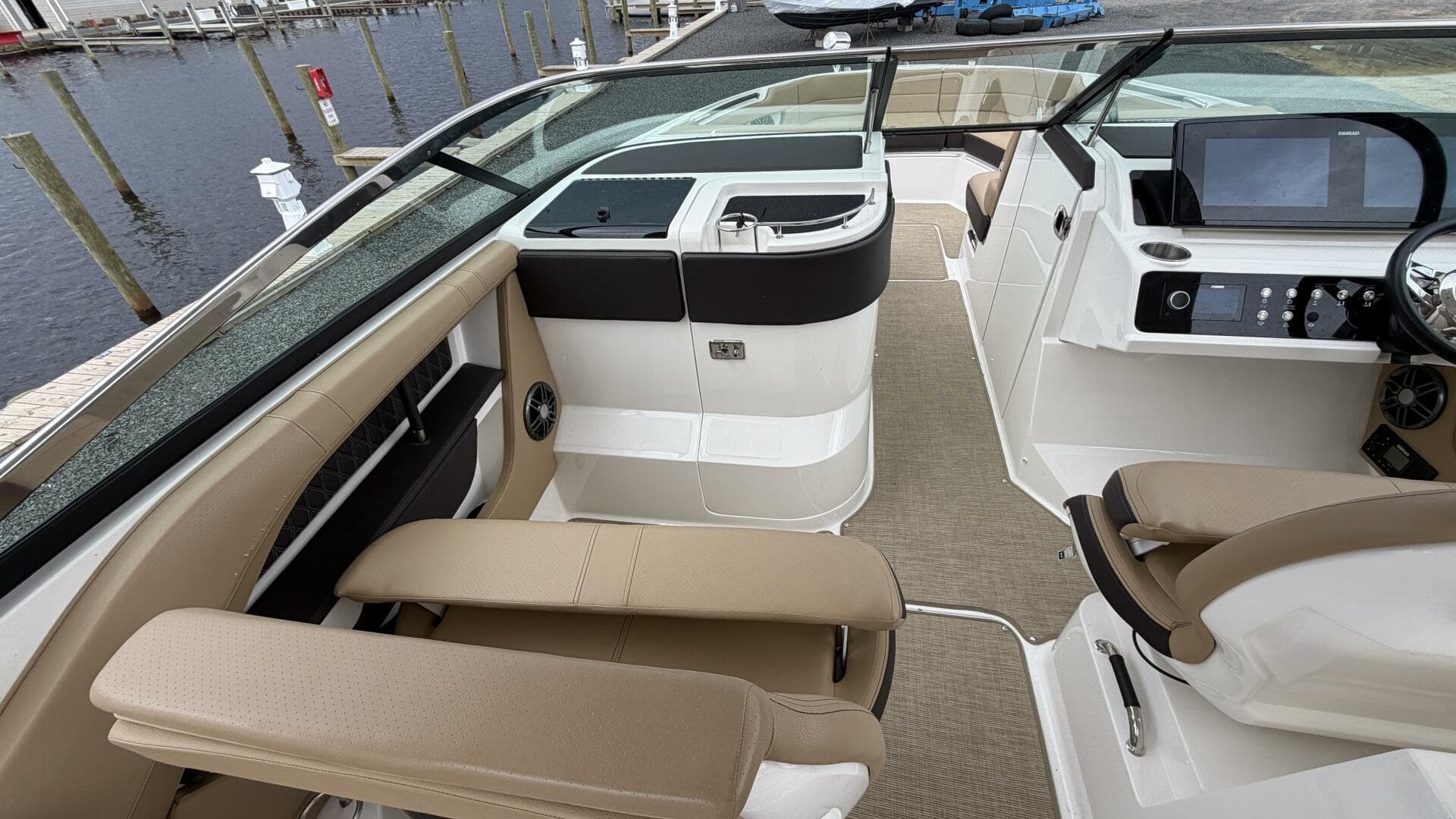2023 Sea Ray Slx 310 OB — photo 12
