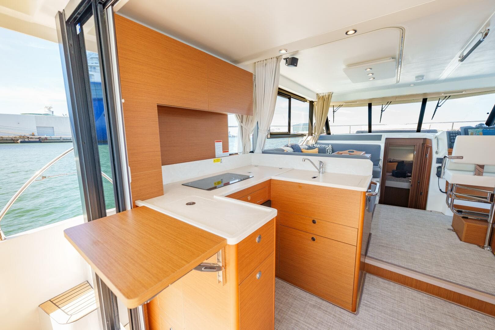 2025 Beneteau — photo 36