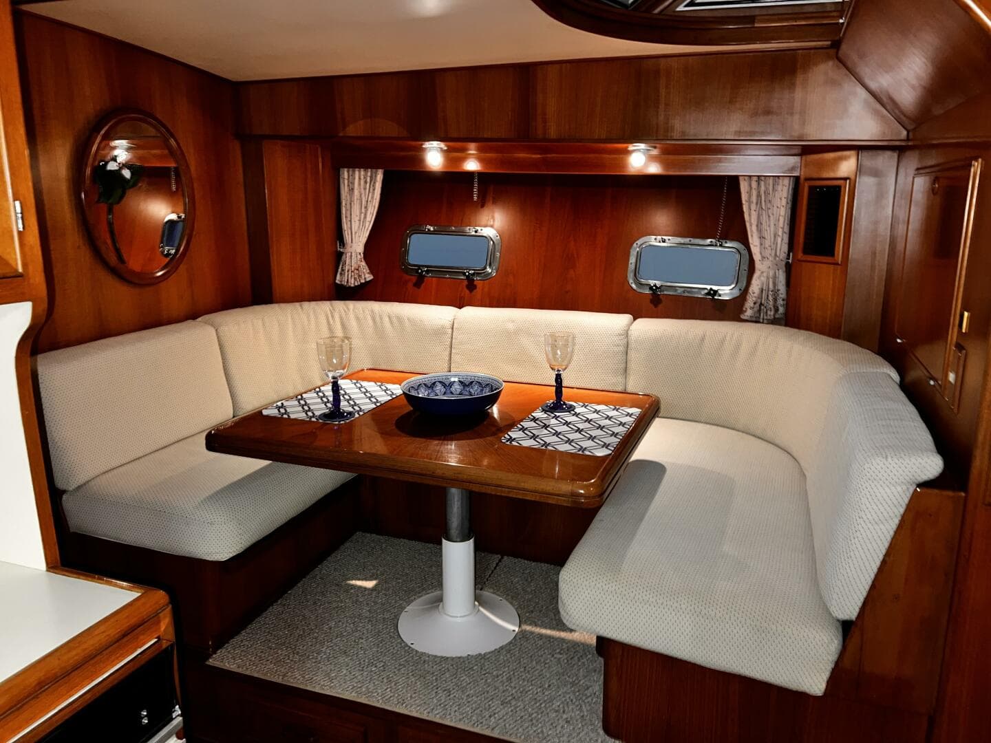 1989 Hi-Star 48 Sundeck — photo 32