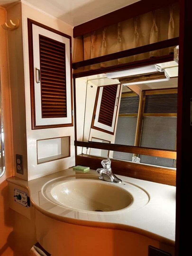 1989 Hi-Star 48 Sundeck — photo 46