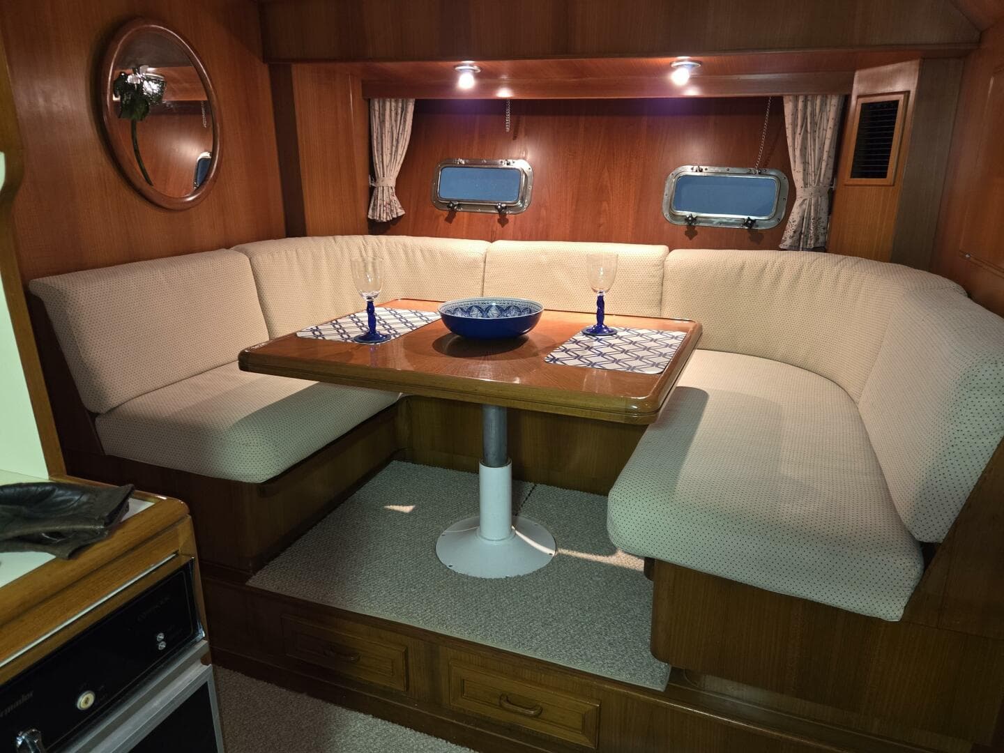 1989 Hi-Star 48 Sundeck — photo 28