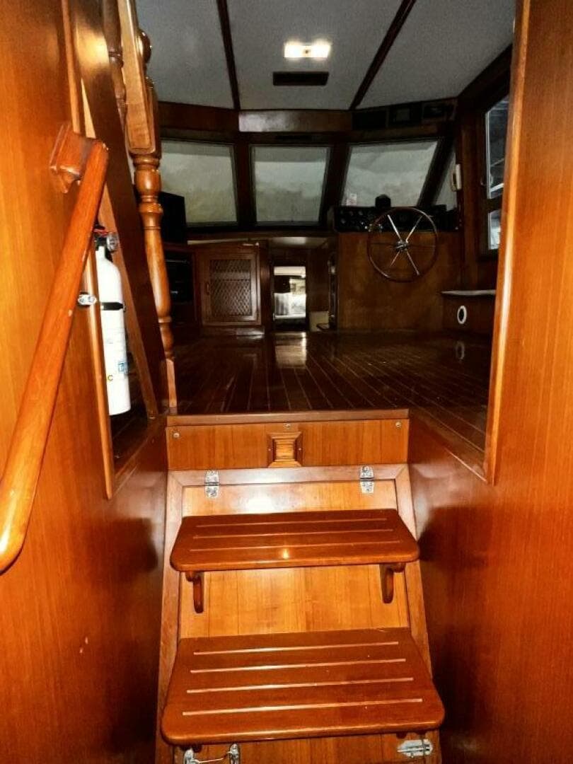 1989 Hi-Star 48 Sundeck — photo 27