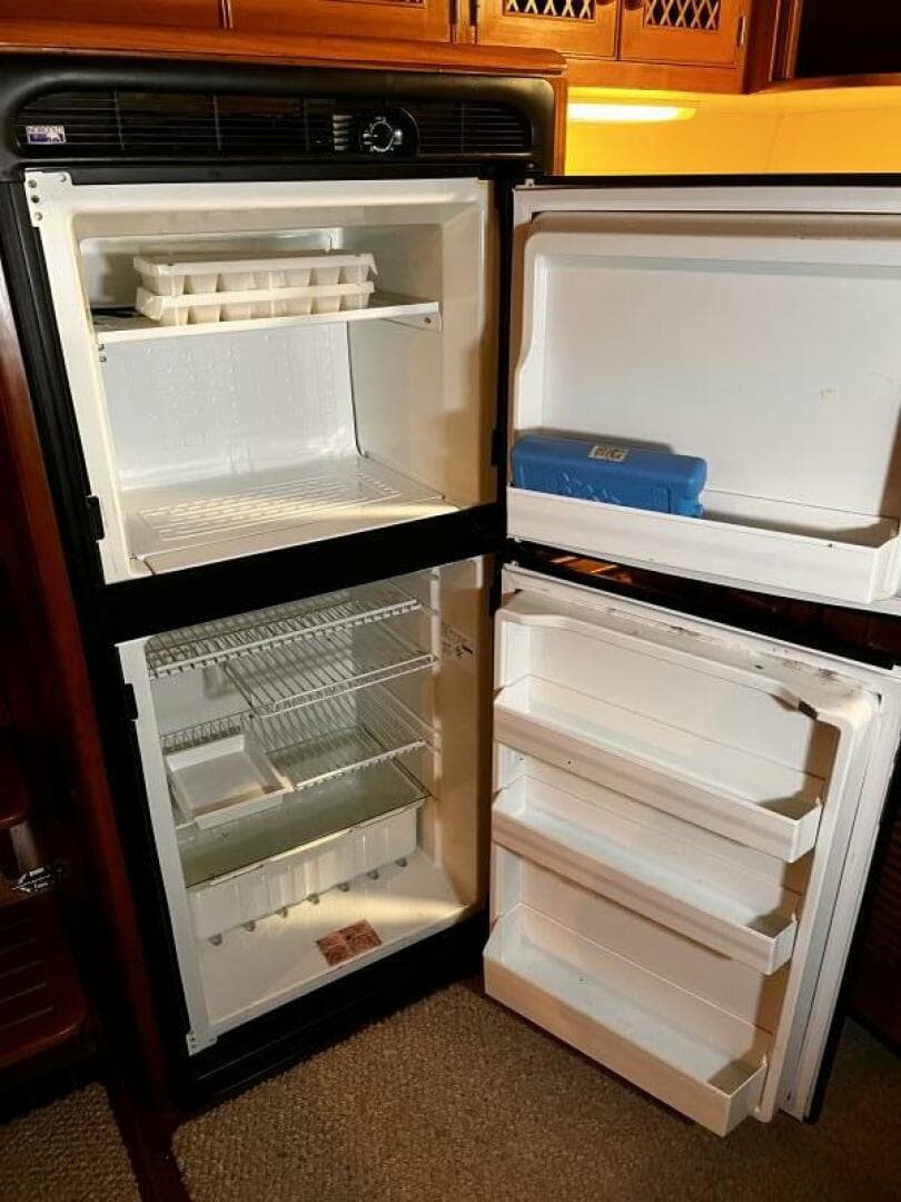 1989 Hi-Star 48 Sundeck — photo 32