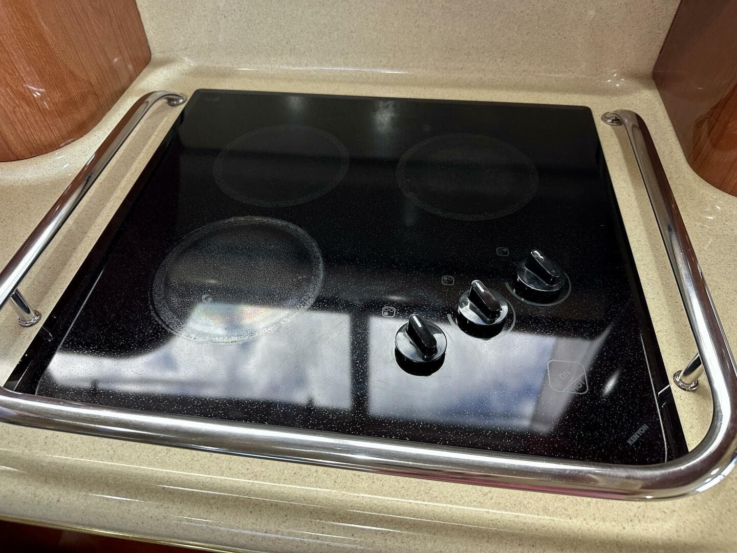 2002 Sea Ray 480 Sedan Bridge — photo 38