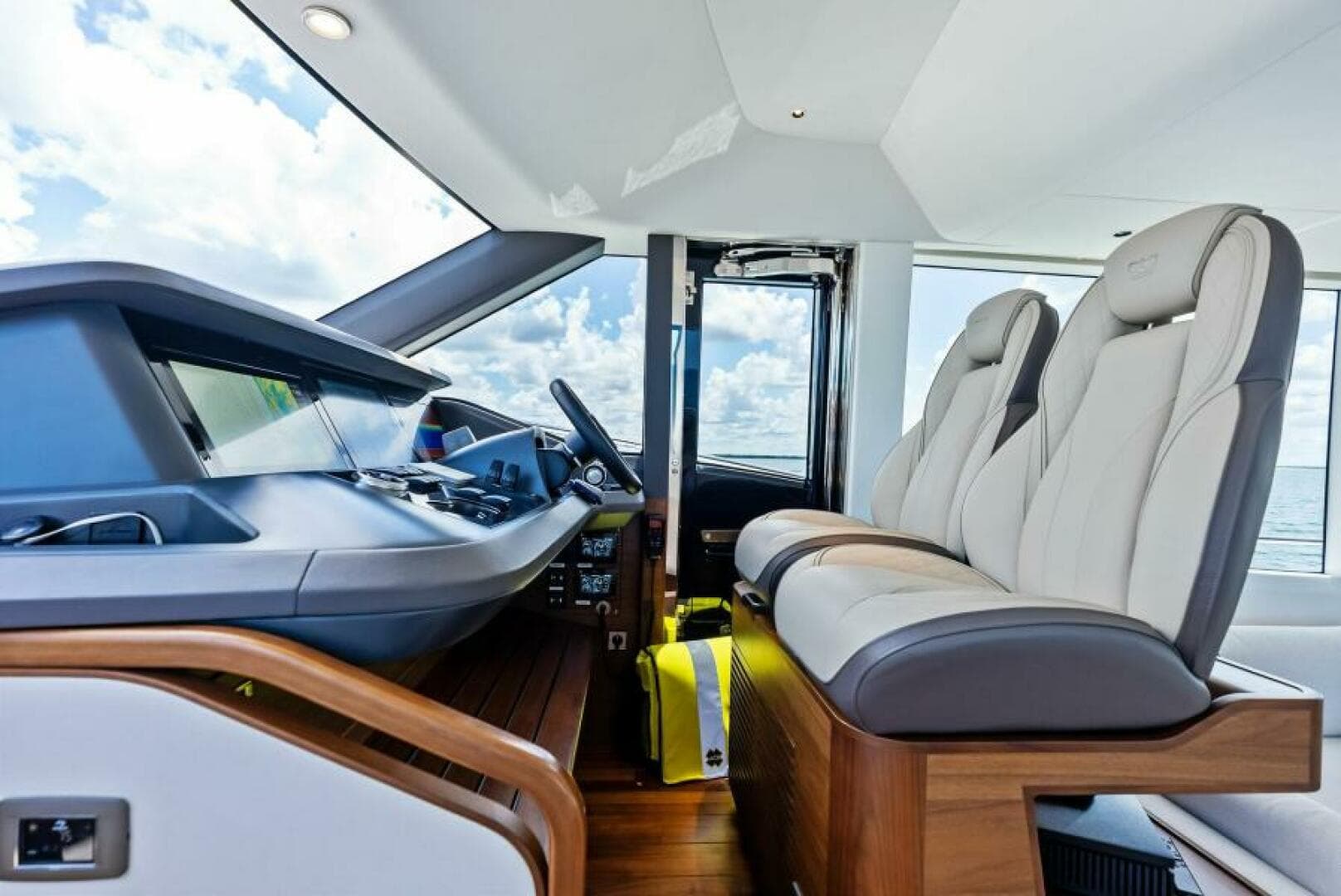 2024 Princess Y72 — photo 19