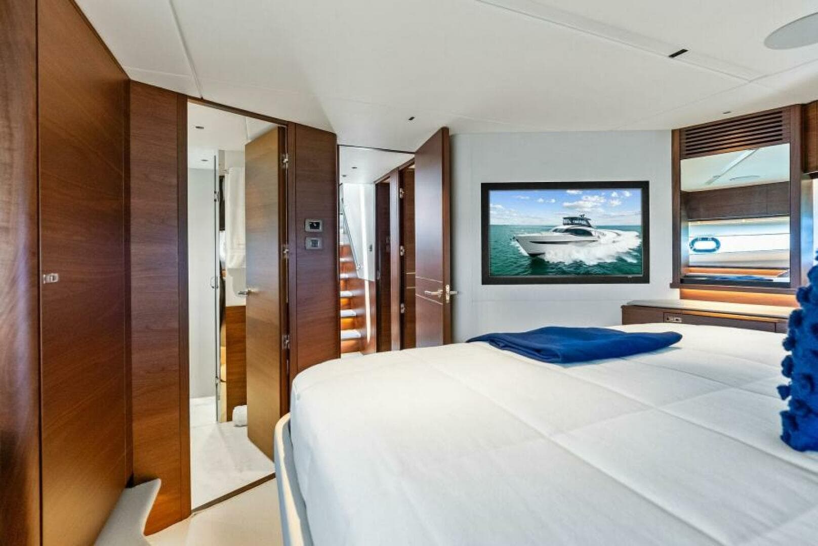 2024 Princess Y72 — photo 42