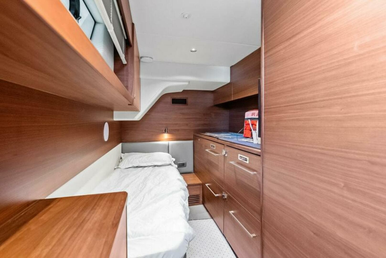 2024 Princess Y72 — photo 95