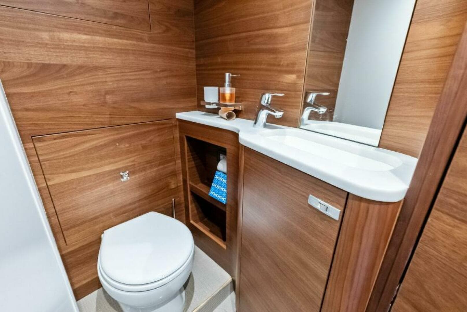 2024 Princess Y72 — photo 94